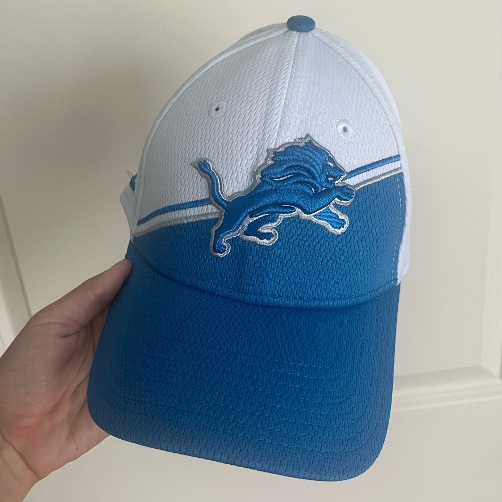 Detroit Lions Hat. White & Honolulu Blue.